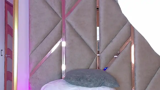 Lola King online show from 03.19.25