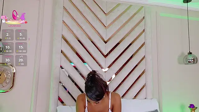 Lola King online show from 09.25.25