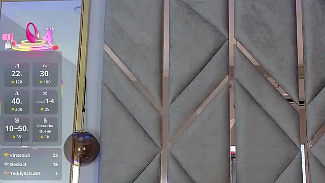 Lola King online show from 10.29.25