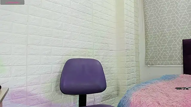 Snapshot of kitty_queen10 chatting on 02.15.25 kitty queen10 online show from 02.15.25