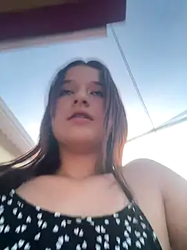 Snapshot of littlemelodi18 chatting on 09.09.25 littlemelodi18 online show from 09.09.25