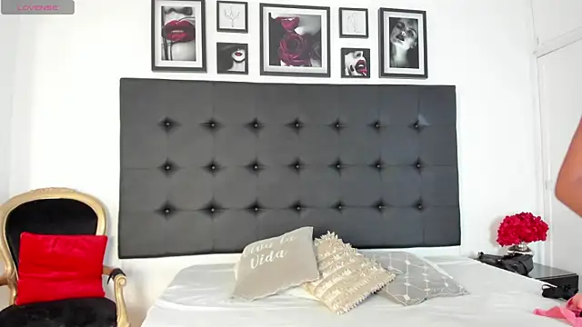 SaraDreamss online show from 01.24.25