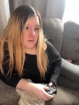 PuckBunny17 online show from 01.14.25