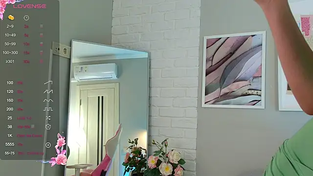 Snapshot of AliceBrayan chatting on 03.08.25 AliceBrayan online show from 03.08.25