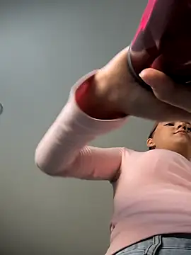 Snapshot of AliceBrayan chatting on 10.06.25 AliceBrayan online show from 10.06.25