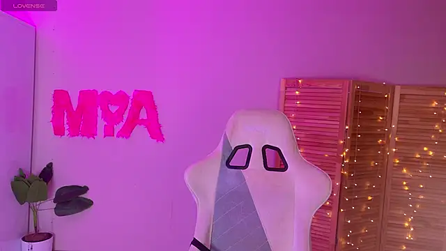 Snapshot of Miss_Mia_Murr chatting on 09.26.25 Miss Mia Murr online show from 09.26.25