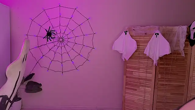 Snapshot of Miss_Mia_Murr chatting on 10.30.25 Miss Mia Murr online show from 10.30.25