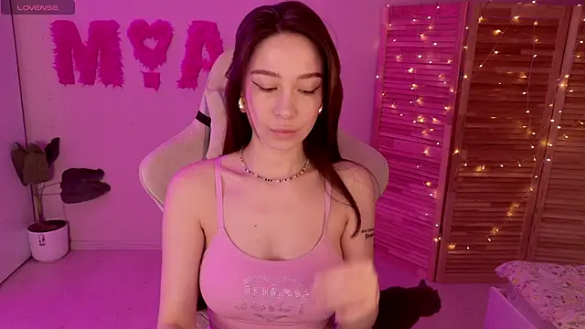 Snapshot of Miss_Mia_Murr chatting on 11.19.25 Miss Mia Murr online show from 11.19.25