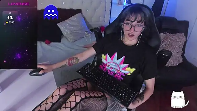 Snapshot of Ghosty_Doll chatting on 02.19.25 Ghosty Doll online show from 02.19.25