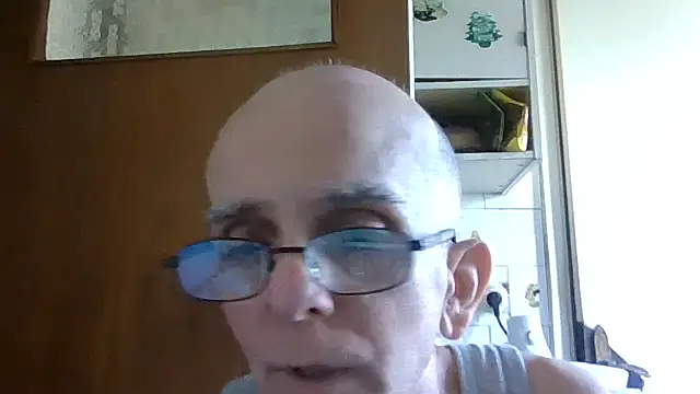 Snapshot of mariusica1@xh chatting on 06.13.26 mariusica1xh online show from 06.13.26