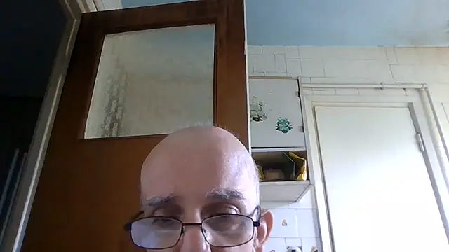 Snapshot of mariusica1@xh chatting on 06.20.26 mariusica1xh online show from 06.20.26