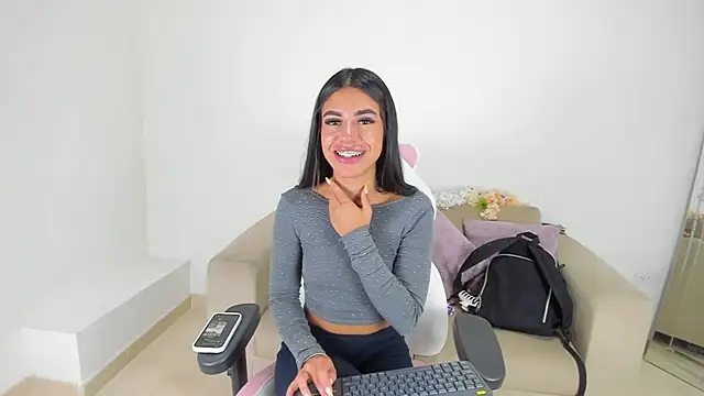 Charlotte cowell sub1  online show from 03.12.25