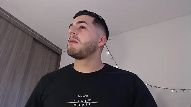 Snapshot of thomas_gun chatting on 12.28.24 thomas gun online show from 12.28.24