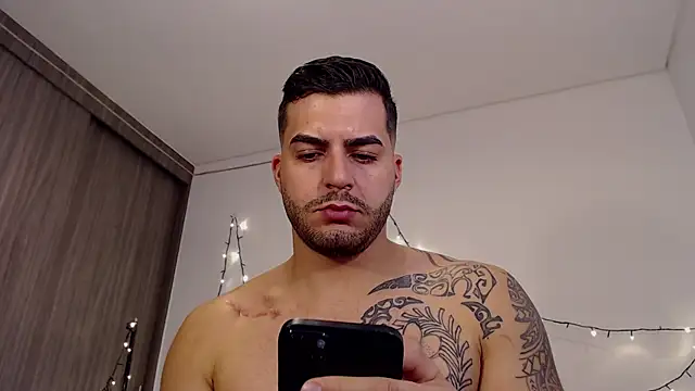 Snapshot of thomas_gun chatting on 01.17.25 thomas gun online show from 01.17.25