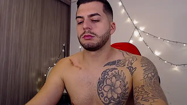 Snapshot of thomas_gun chatting on 01.20.25 thomas gun online show from 01.20.25