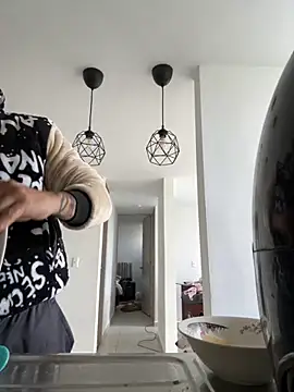 Snapshot of thomas_gun chatting on 12.04.25 thomas gun online show from 12.04.25