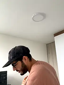 Snapshot of thomas_gun chatting on 12.05.25 thomas gun online show from 12.05.25