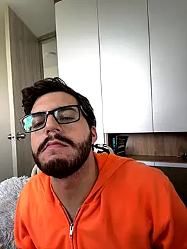 Snapshot of thomas_gun chatting on 12.15.25 thomas gun online show from 12.15.25