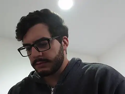 Snapshot of thomas_gun chatting on 12.16.25 thomas gun online show from 12.16.25