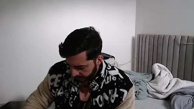 Snapshot of thomas_gun chatting on 02.01.26 thomas gun online show from 02.01.26