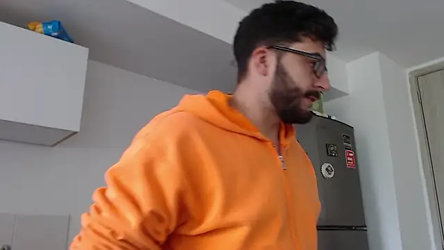 Snapshot of thomas_gun chatting on 02.03.26 thomas gun online show from 02.03.26