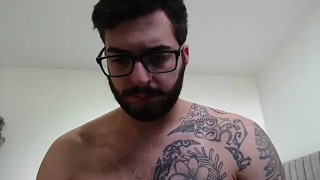 Snapshot of thomas_gun chatting on 02.12.26 thomas gun online show from 02.12.26