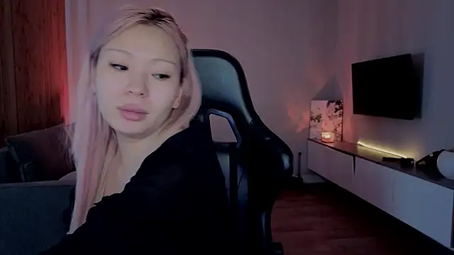 RileyMee online show from 04.13.26