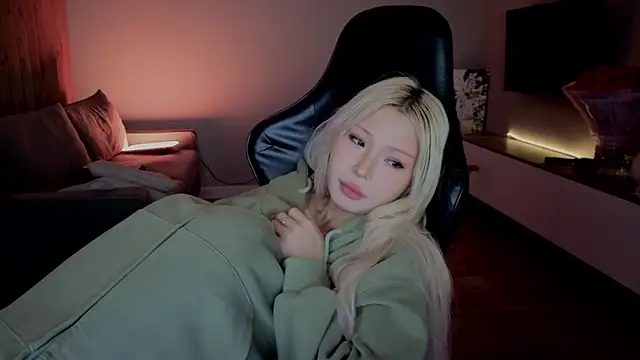 RileyMee online show from 04.19.26