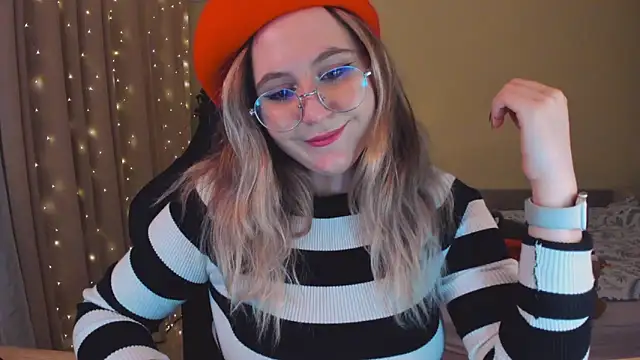 Snapshot of Diana_Flower chatting on 12.28.24 Diana Flower online show from 12.28.24