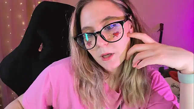 Snapshot of Diana_Flower chatting on 02.12.25 Diana Flower online show from 02.12.25