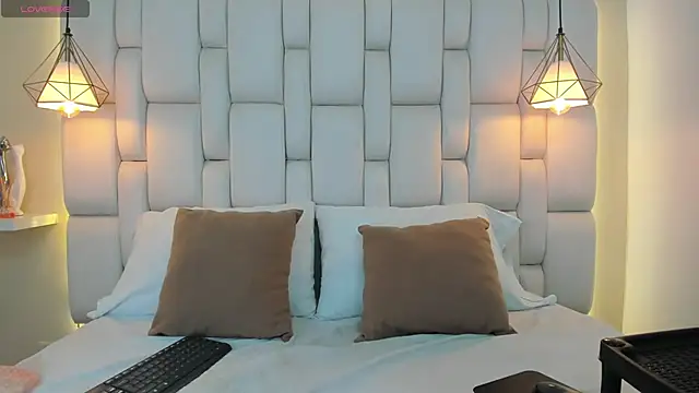 AslyGomez online show from 02.13.25