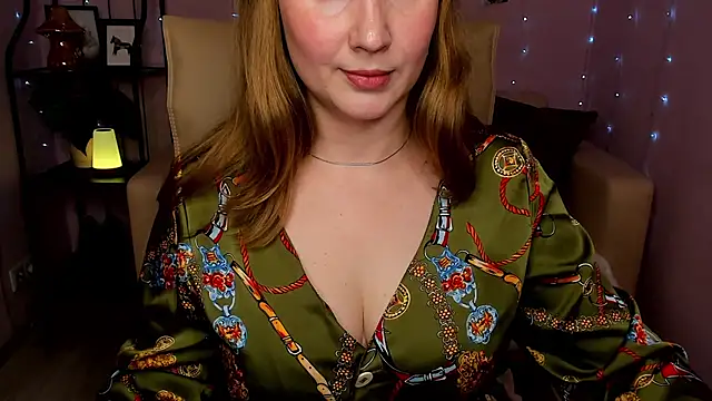 Snapshot of Helens_love chatting on 02.13.25 Helens love online show from 02.13.25