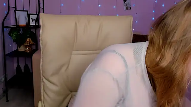 Snapshot of Helens_love chatting on 03.15.25 Helens love online show from 03.15.25