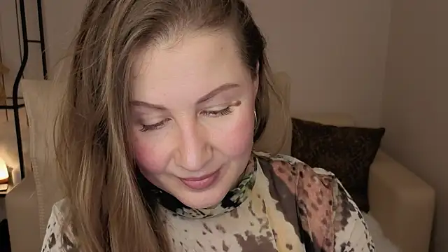 Snapshot of Helens_love chatting on 11.30.25 Helens love online show from 11.30.25