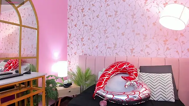 amber-hill online show from 02.18.25