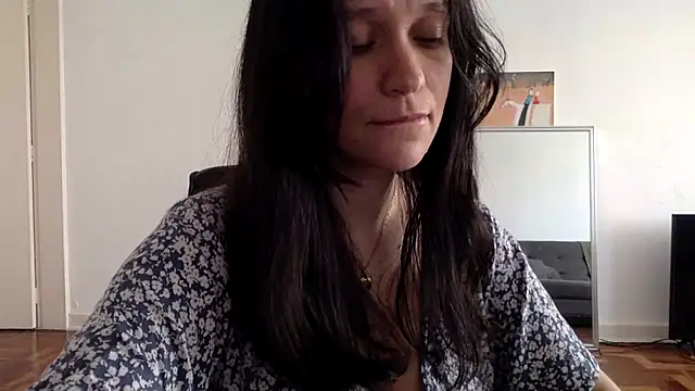 Snapshot of beatrizspbr chatting on 03.17.26 beatrizspbr online show from 03.17.26