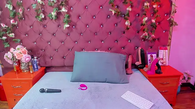 Snapshot of Mariana_Prin chatting on 10.19.25 Mariana Prin online show from 10.19.25