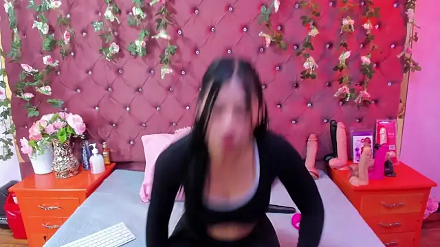 Snapshot of Mariana_Prin chatting on 10.22.25 Mariana Prin online show from 10.22.25