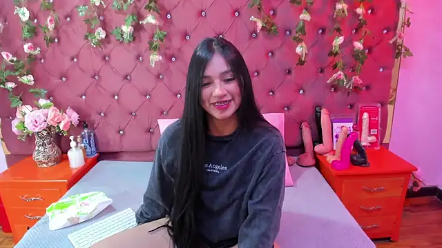 Snapshot of Mariana_Prin chatting on 10.23.25 Mariana Prin online show from 10.23.25