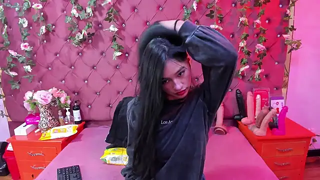 Snapshot of Mariana_Prin chatting on 11.22.25 Mariana Prin online show from 11.22.25