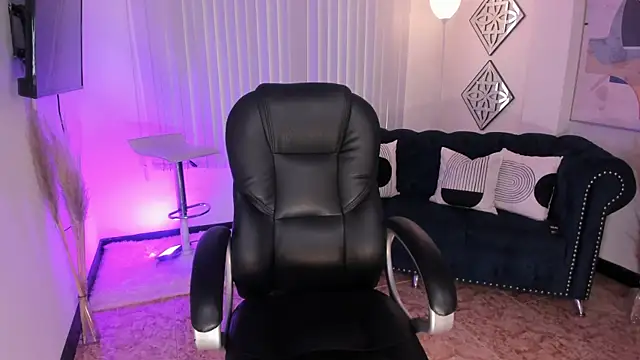 naomii campbell  online show from 01.12.25