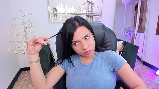 naomii campbell  online show from 01.25.25