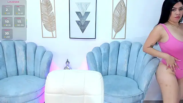 naomii campbell  online show from 09.11.25