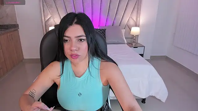 naomii campbell  online show from 09.18.25