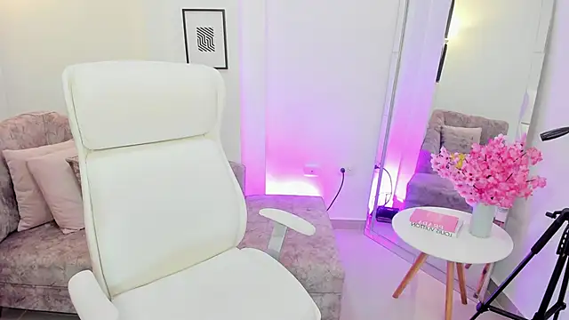 naomii campbell  online show from 11.05.25