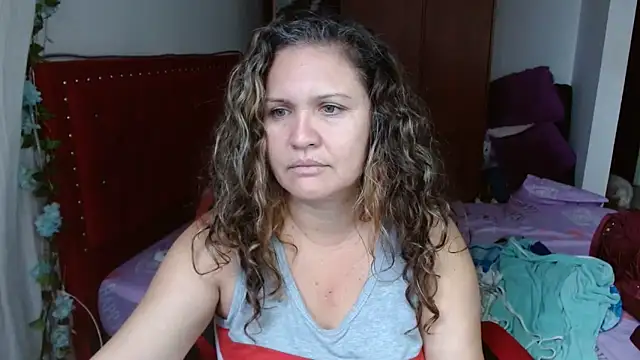 helenca43 online show from 11.25.25