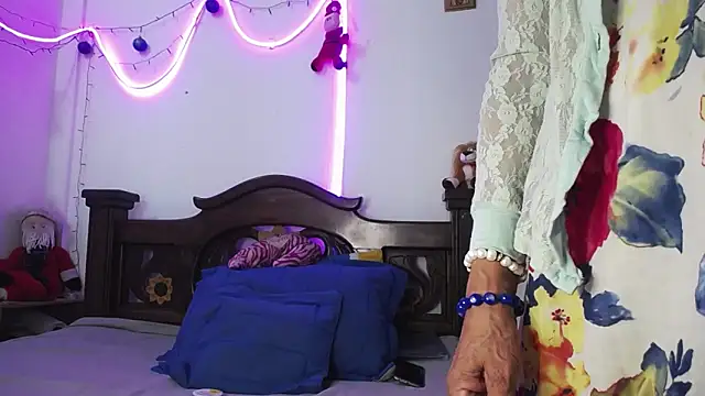 DominaLeona online show from 12.19.24