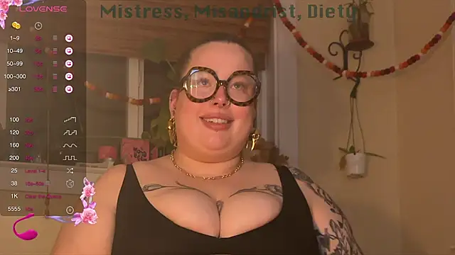 Snapshot of MissBika chatting on 12.21.24 MissBika online show from 12.21.24