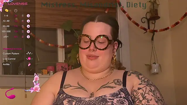 Snapshot of MissBika chatting on 12.25.24 MissBika online show from 12.25.24