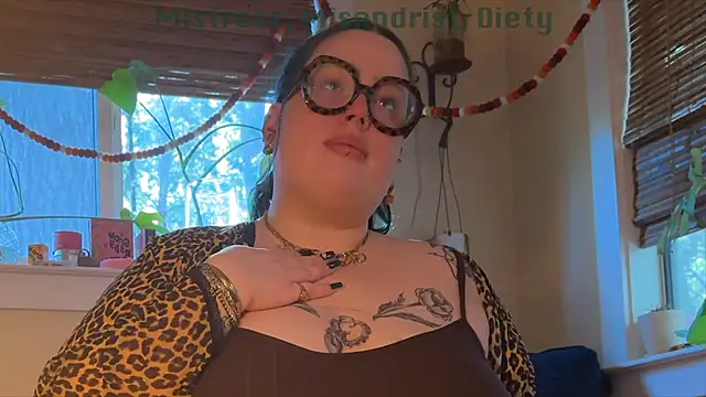 Snapshot of MissBika chatting on 01.11.25 MissBika online show from 01.11.25